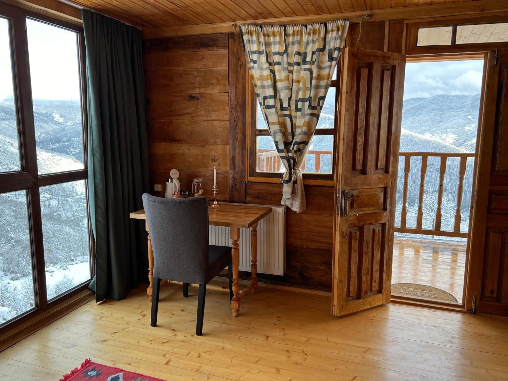 Gentry House Hotel Ambrolauri Buitenkant foto